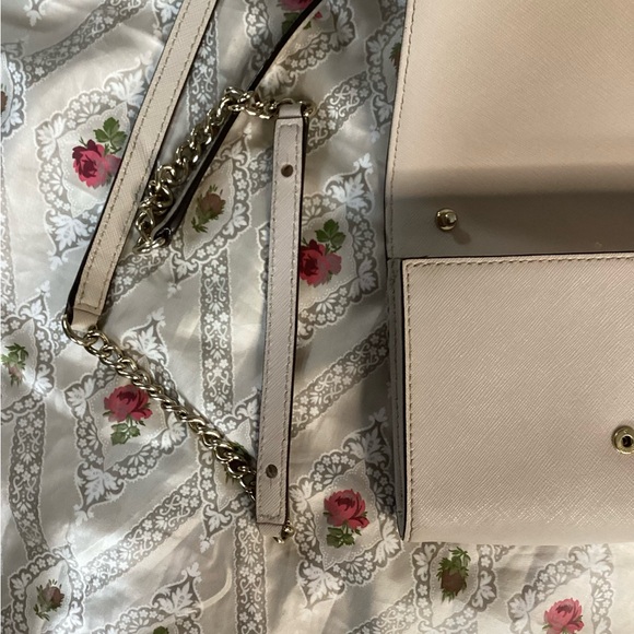 Kate Spade Beige Crossbody Bag with Gold Chain - Picture 13 of 14